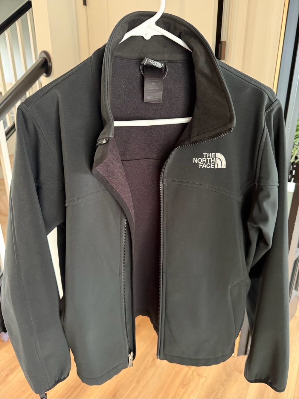 The North Face Black Women’s Softshell Lightweight Jacket